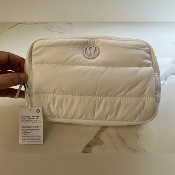 Lululemon Everywhere Belt Bag Large 2L Wunder Puff in White - Picture 9 of 10